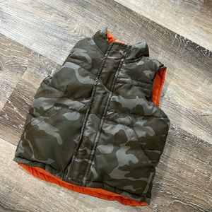 Camo reversible puffer vest 2/3T